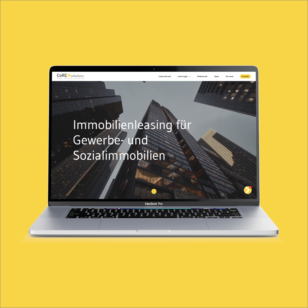 Mockup der Co-Re SOlutions Webseite auf einem MacBook auf gelben Hintergrund