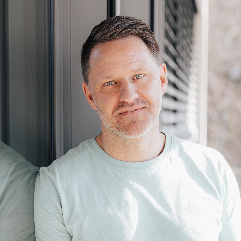 Philipp – Als Online Marketing Manager optimiert er digitale Präsenz und steigert die Markenbekanntheit durch gezielte Maßnahmen.